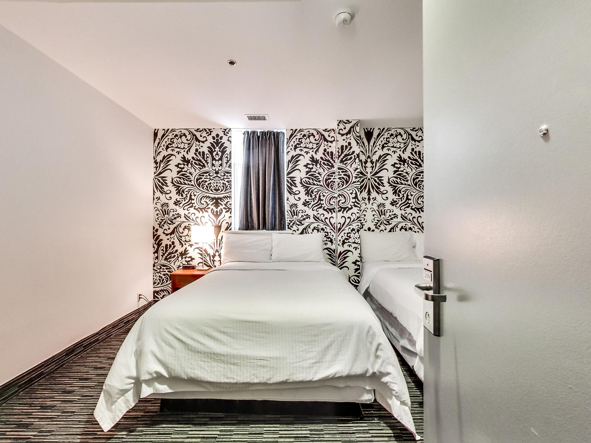 Isabella Hotel & Suites Toronto Exterior photo