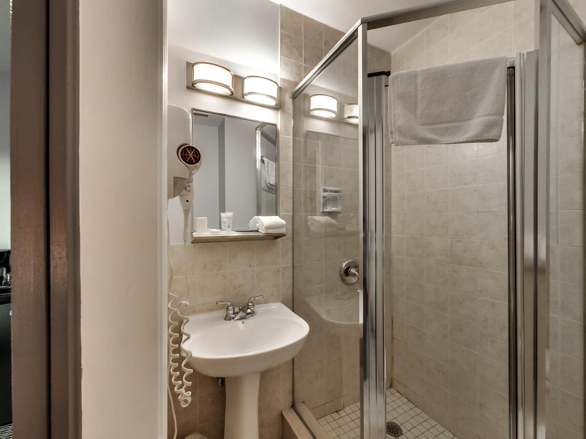Isabella Hotel & Suites Toronto Exterior photo